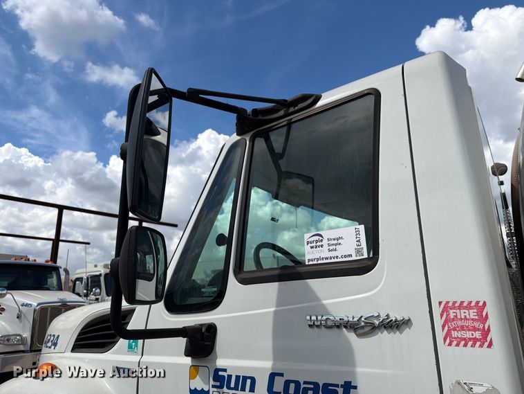 image for item EA7337 2010 International 7400 fuel truck