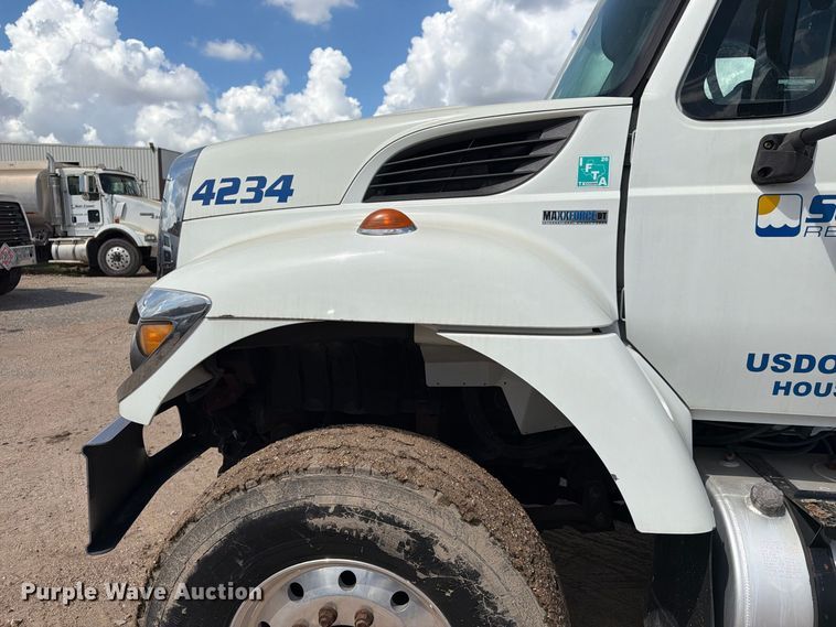 image for item EA7337 2010 International 7400 fuel truck