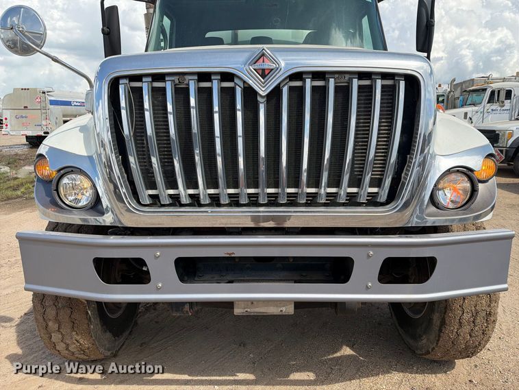 image for item EA7337 2010 International 7400 fuel truck