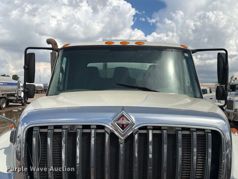 image for item EA7337 2010 International 7400 fuel truck