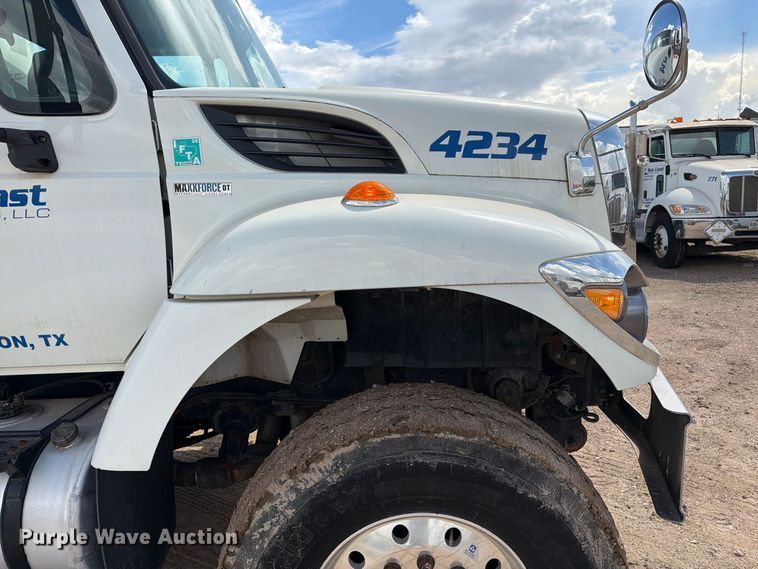 image for item EA7337 2010 International 7400 fuel truck