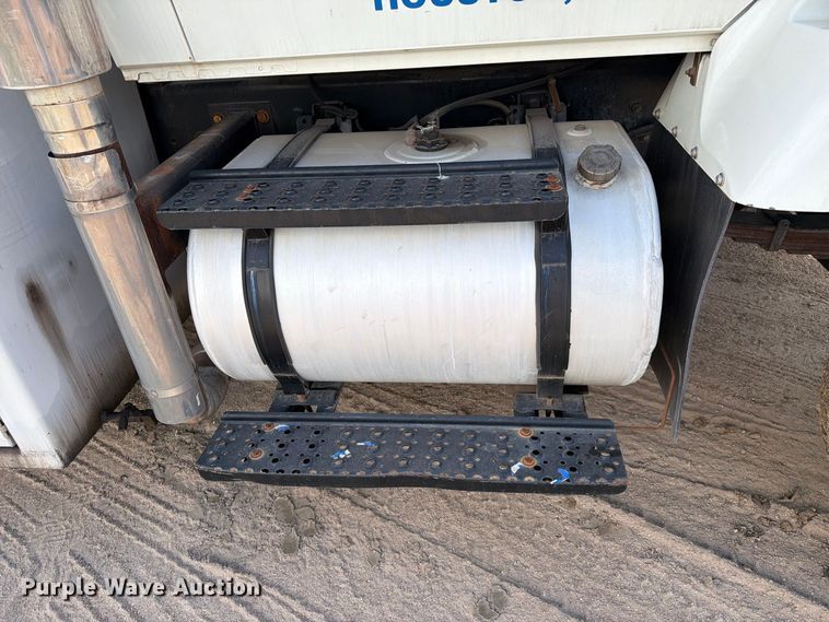 image for item EA7337 2010 International 7400 fuel truck