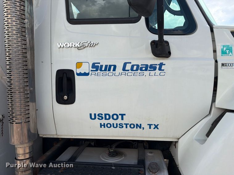 image for item EA7337 2010 International 7400 fuel truck