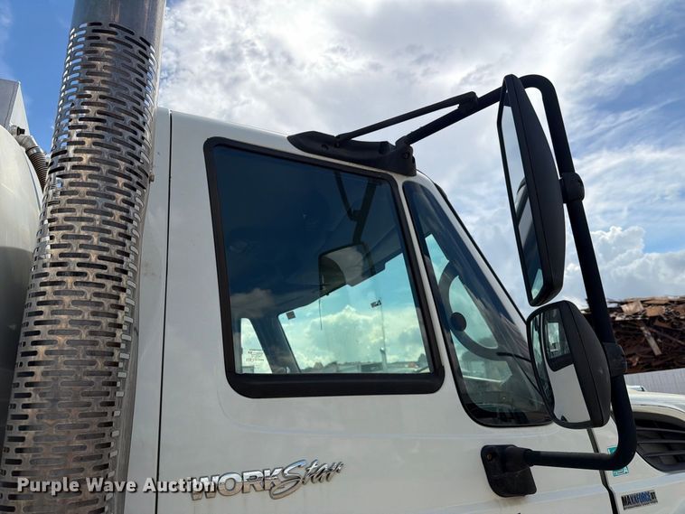 image for item EA7337 2010 International 7400 fuel truck