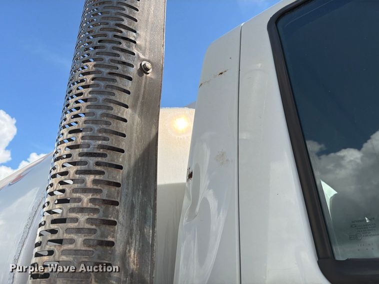 image for item EA7337 2010 International 7400 fuel truck