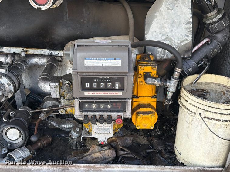 image for item EA7337 2010 International 7400 fuel truck