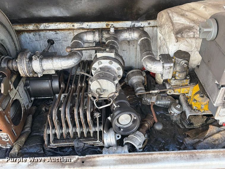 image for item EA7337 2010 International 7400 fuel truck