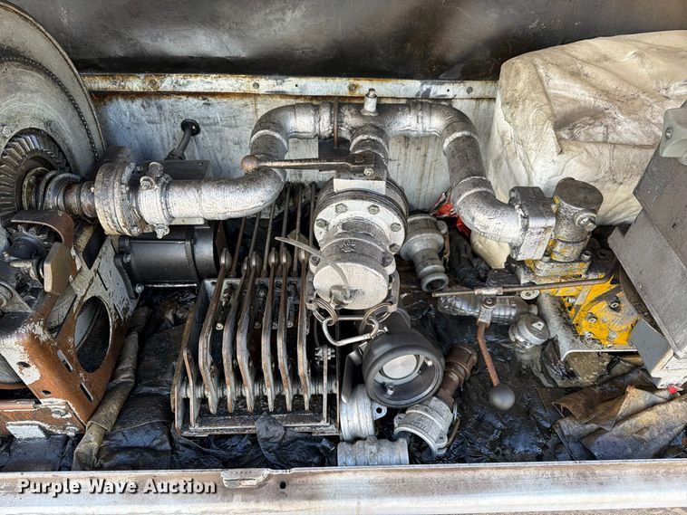 image for item EA7337 2010 International 7400 fuel truck