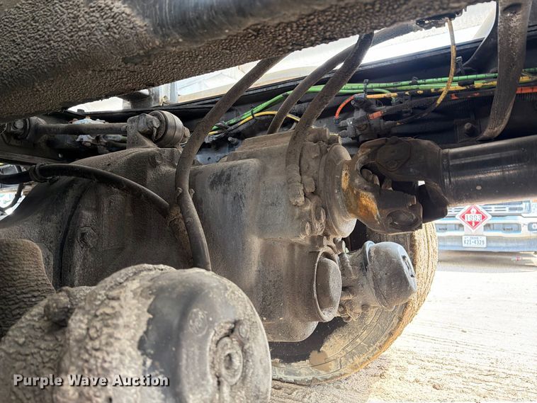 image for item EA7337 2010 International 7400 fuel truck
