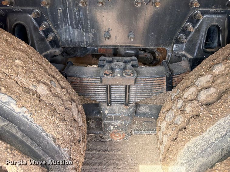 image for item EA7337 2010 International 7400 fuel truck