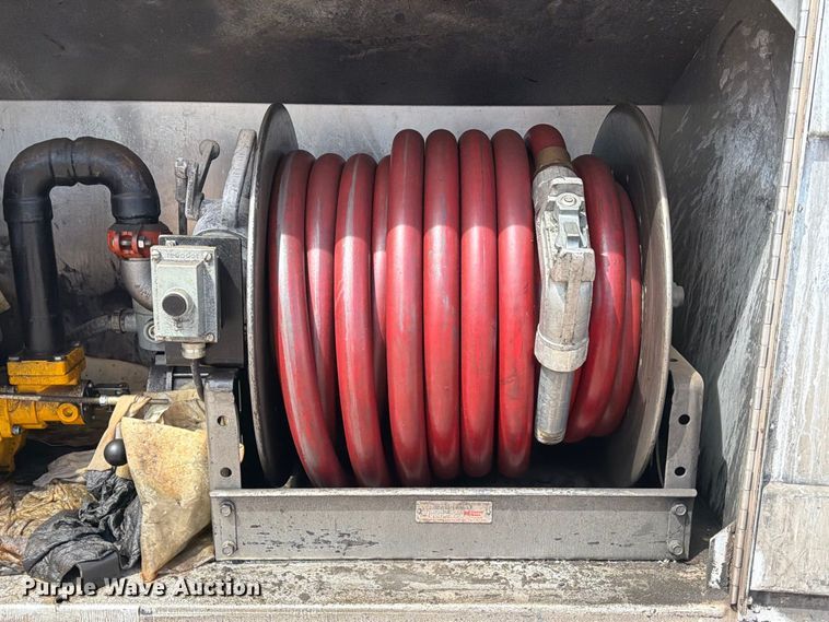 image for item EA7337 2010 International 7400 fuel truck