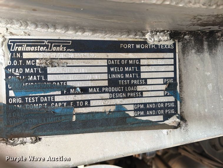 image for item EA7337 2010 International 7400 fuel truck