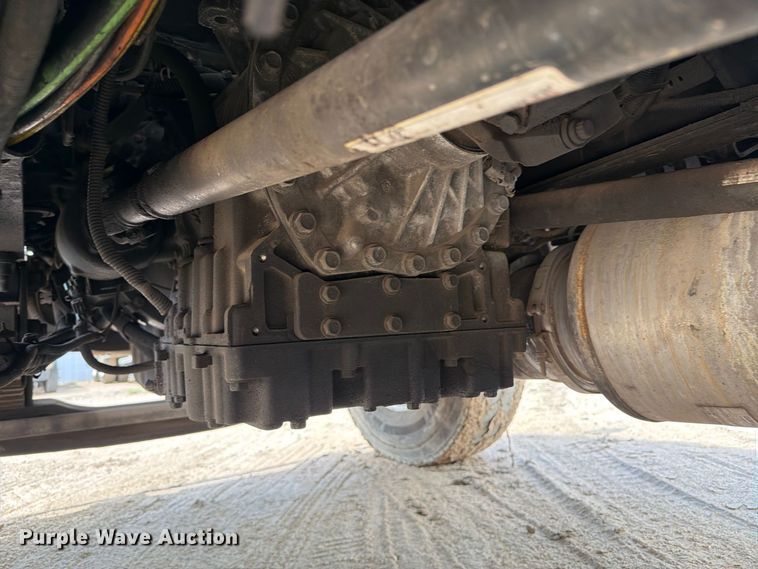 image for item EA7337 2010 International 7400 fuel truck