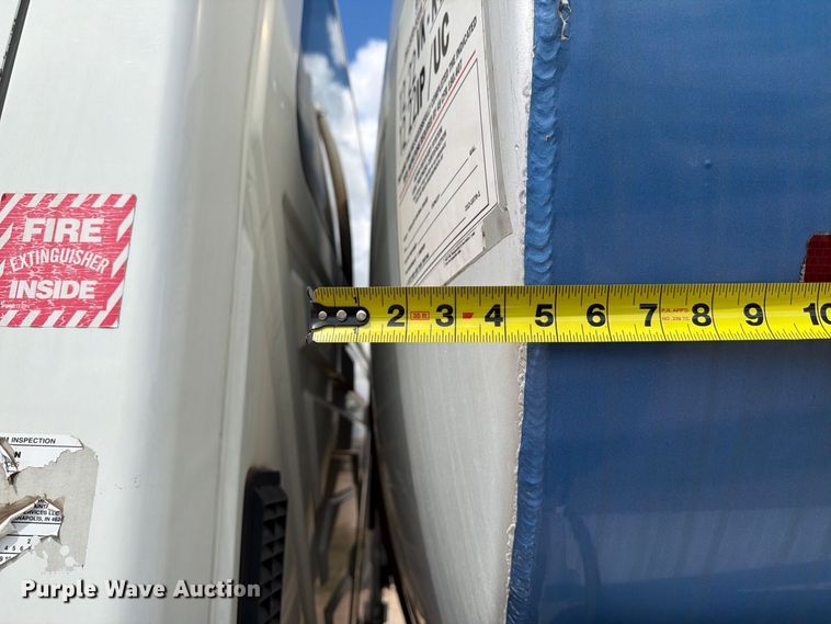 image for item EA7337 2010 International 7400 fuel truck