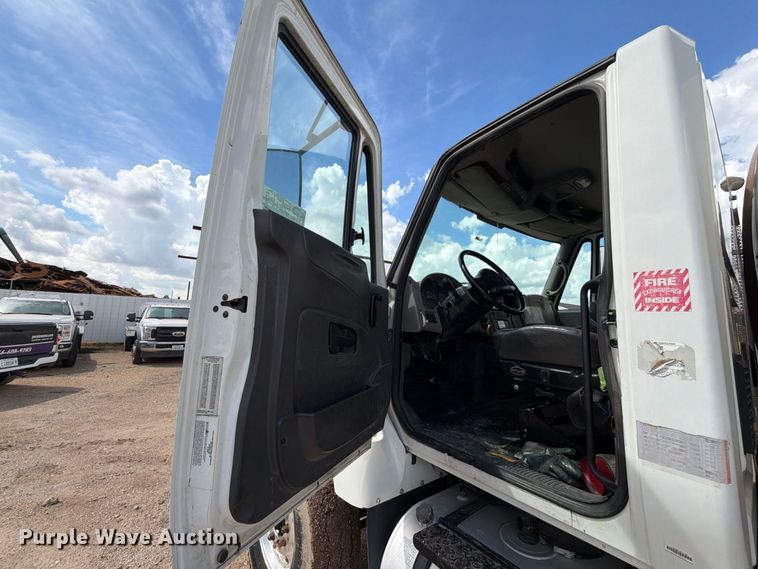 image for item EA7337 2010 International 7400 fuel truck
