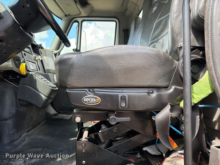 image for item EA7337 2010 International 7400 fuel truck