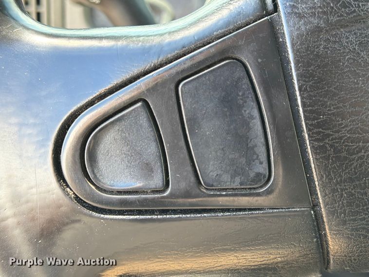image for item EA7337 2010 International 7400 fuel truck