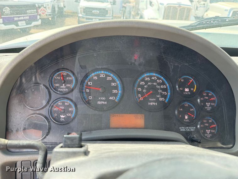 image for item EA7337 2010 International 7400 fuel truck