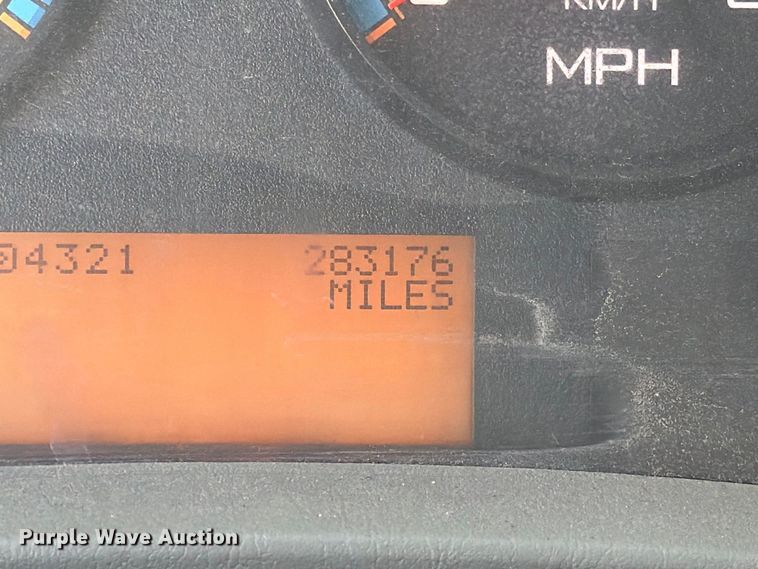 image for item EA7337 2010 International 7400 fuel truck