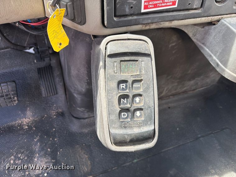 image for item EA7337 2010 International 7400 fuel truck