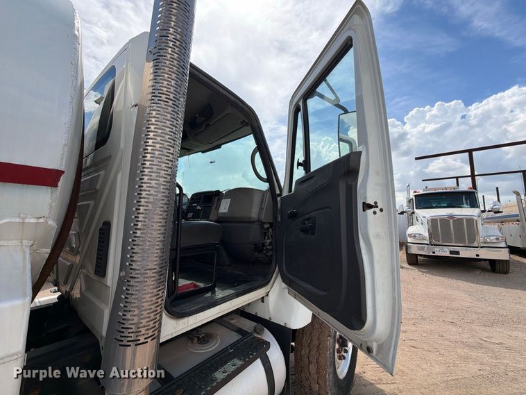 image for item EA7337 2010 International 7400 fuel truck