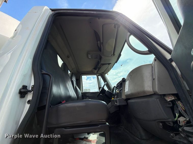 image for item EA7337 2010 International 7400 fuel truck