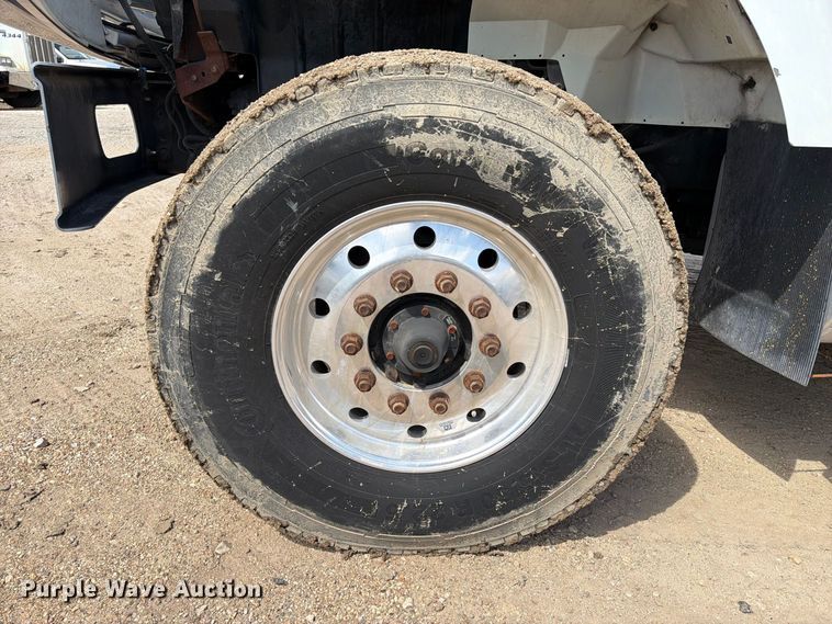 image for item EA7337 2010 International 7400 fuel truck