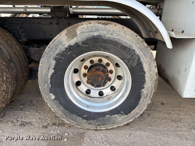 image for item EA7337 2010 International 7400 fuel truck