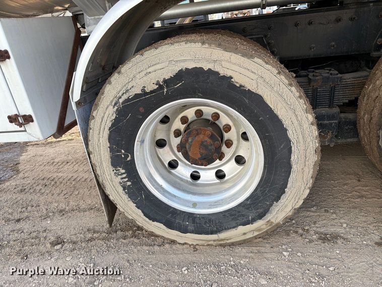 image for item EA7337 2010 International 7400 fuel truck