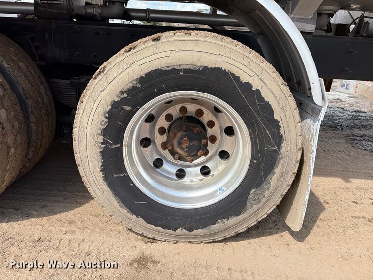 image for item EA7337 2010 International 7400 fuel truck