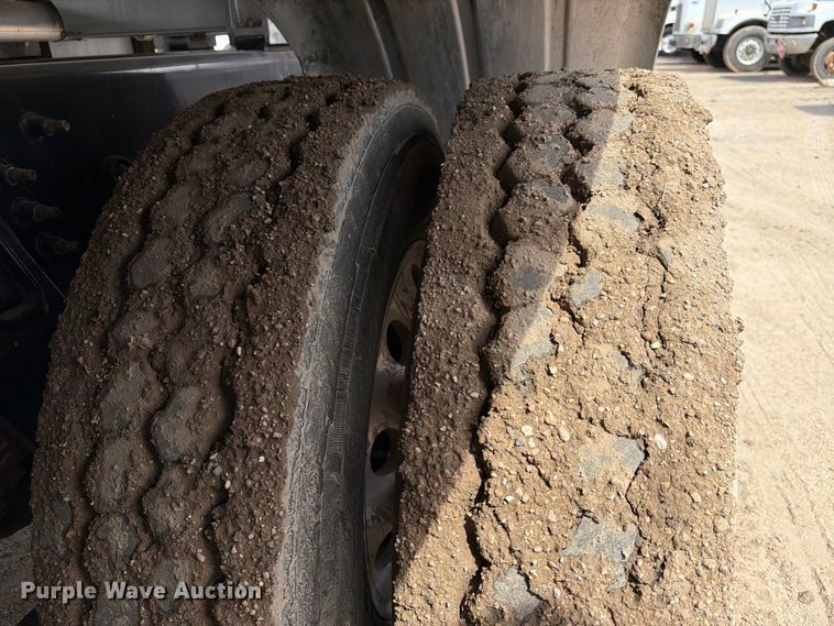 image for item EA7337 2010 International 7400 fuel truck