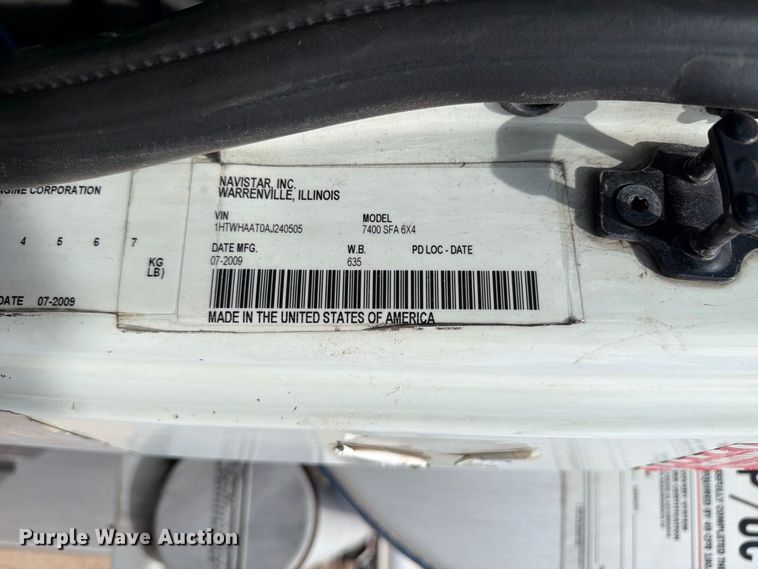 image for item EA7337 2010 International 7400 fuel truck
