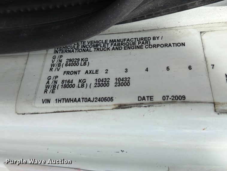 image for item EA7337 2010 International 7400 fuel truck