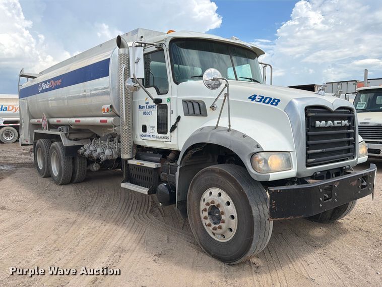 image for item EA7338 2015 Mack GU433 fuel truck