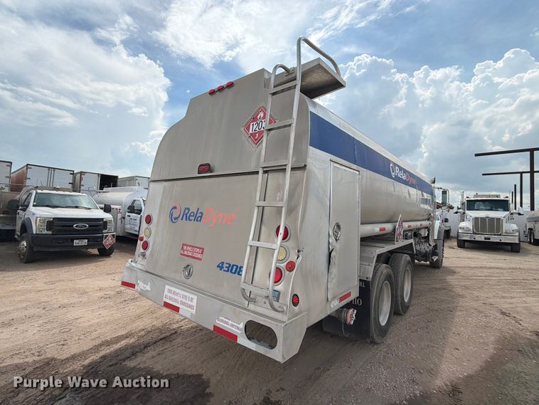 image for item EA7338 2015 Mack GU433 fuel truck