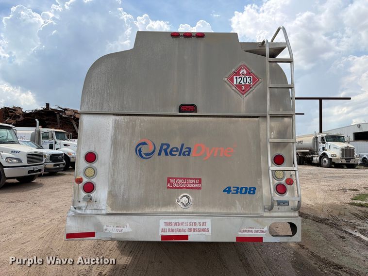 image for item EA7338 2015 Mack GU433 fuel truck