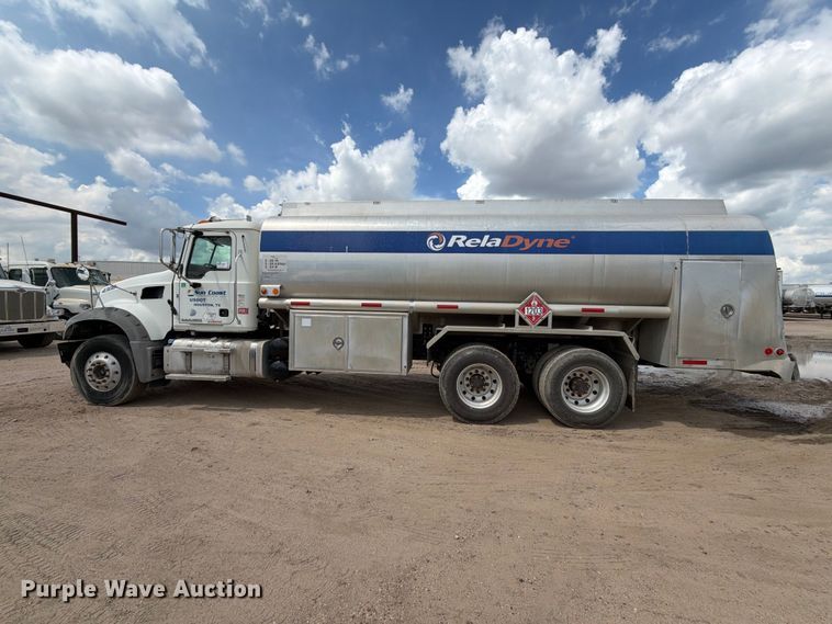 image for item EA7338 2015 Mack GU433 fuel truck