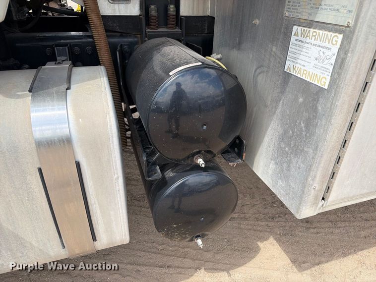 image for item EA7338 2015 Mack GU433 fuel truck
