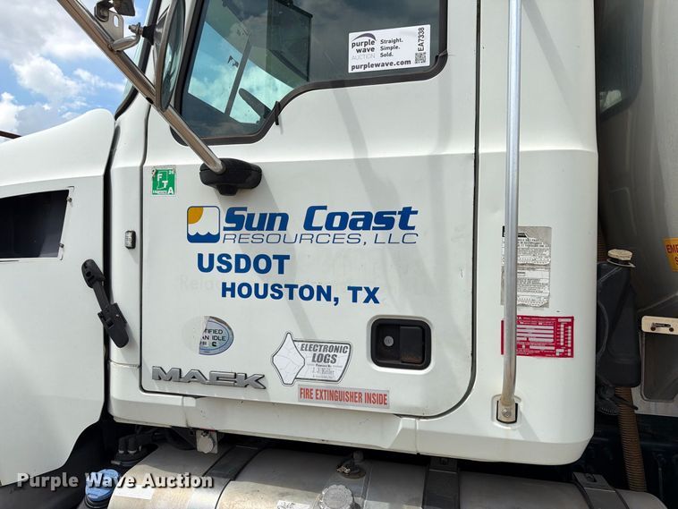 image for item EA7338 2015 Mack GU433 fuel truck