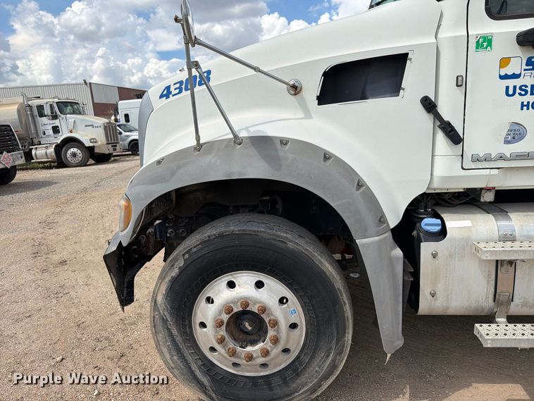 image for item EA7338 2015 Mack GU433 fuel truck