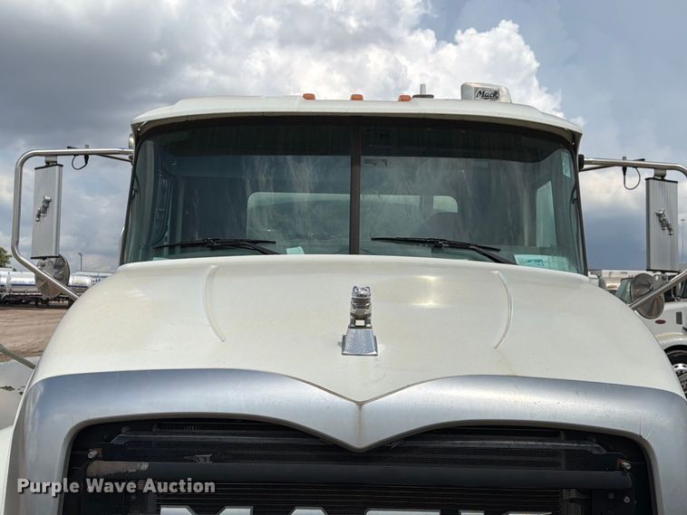 image for item EA7338 2015 Mack GU433 fuel truck
