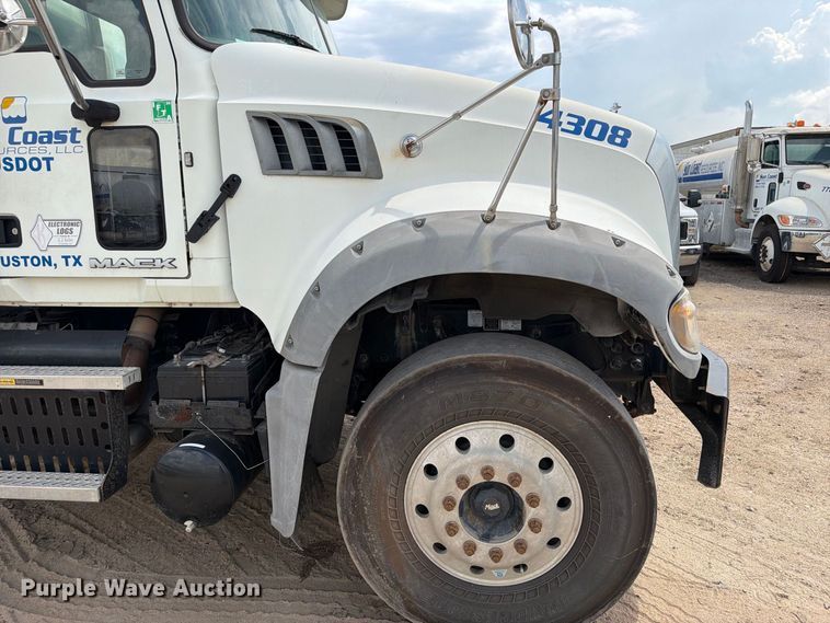 image for item EA7338 2015 Mack GU433 fuel truck
