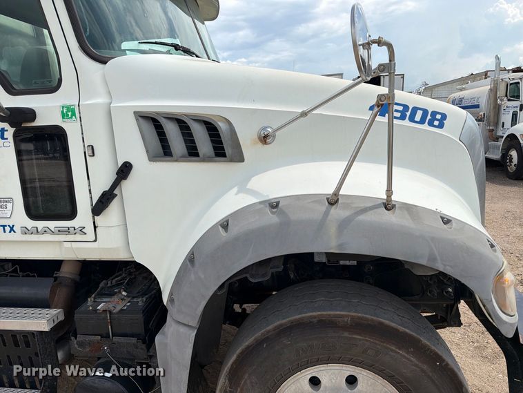 image for item EA7338 2015 Mack GU433 fuel truck