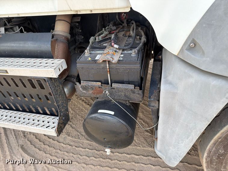 image for item EA7338 2015 Mack GU433 fuel truck