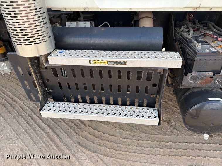 image for item EA7338 2015 Mack GU433 fuel truck