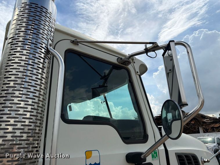 image for item EA7338 2015 Mack GU433 fuel truck