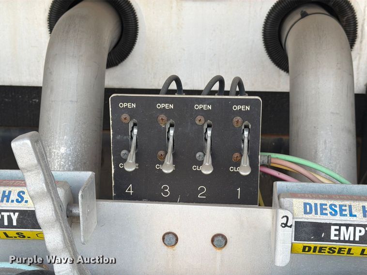 image for item EA7338 2015 Mack GU433 fuel truck