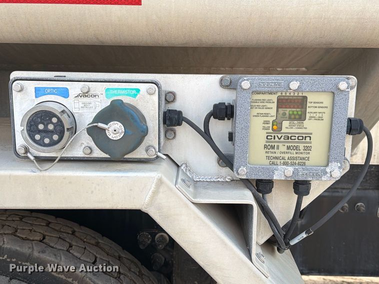 image for item EA7338 2015 Mack GU433 fuel truck