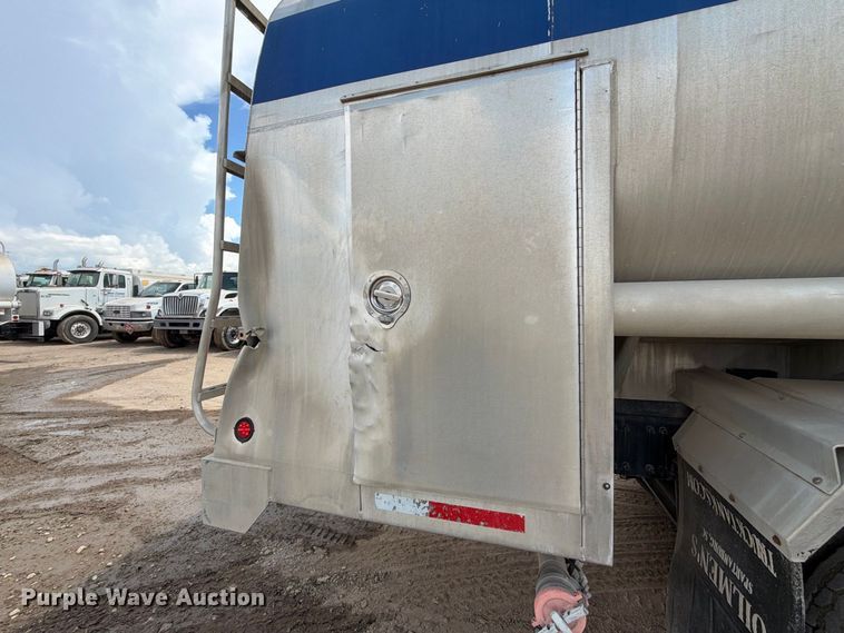 image for item EA7338 2015 Mack GU433 fuel truck