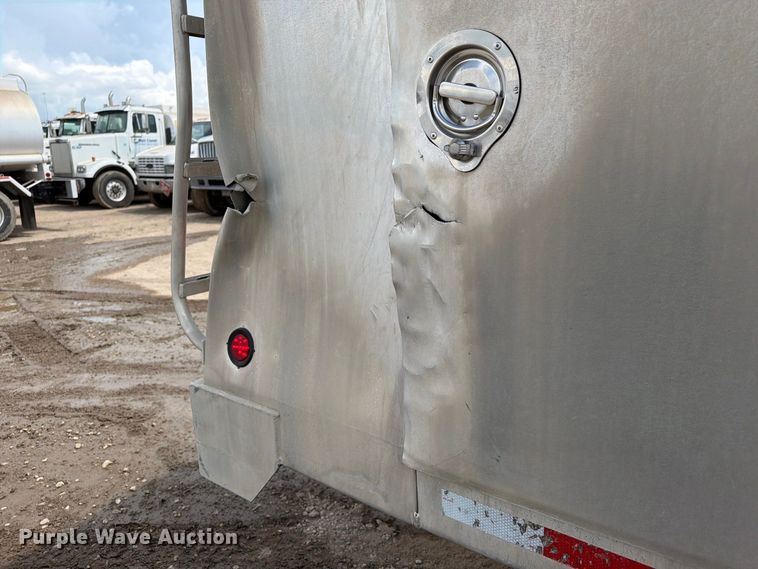 image for item EA7338 2015 Mack GU433 fuel truck